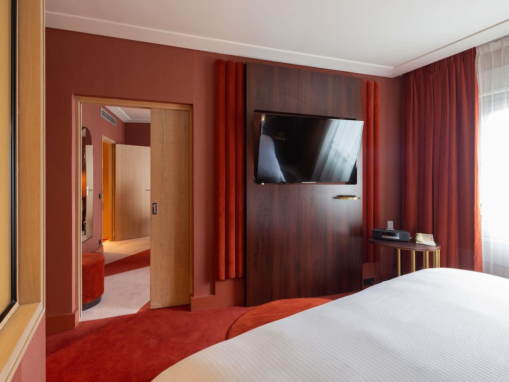 Suite, 1 King Bed (L'envol) photo 2