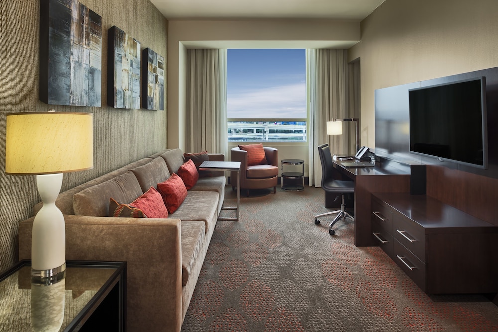 Junior Suite, 1 King Bed, Accessible, Non Smoking (Deluxe) photo 3