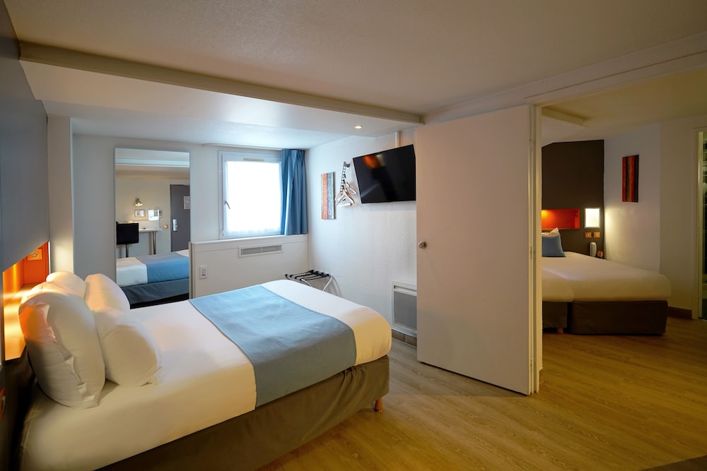 Premium Room, Multiple Beds, Non Smoking - Photo 3