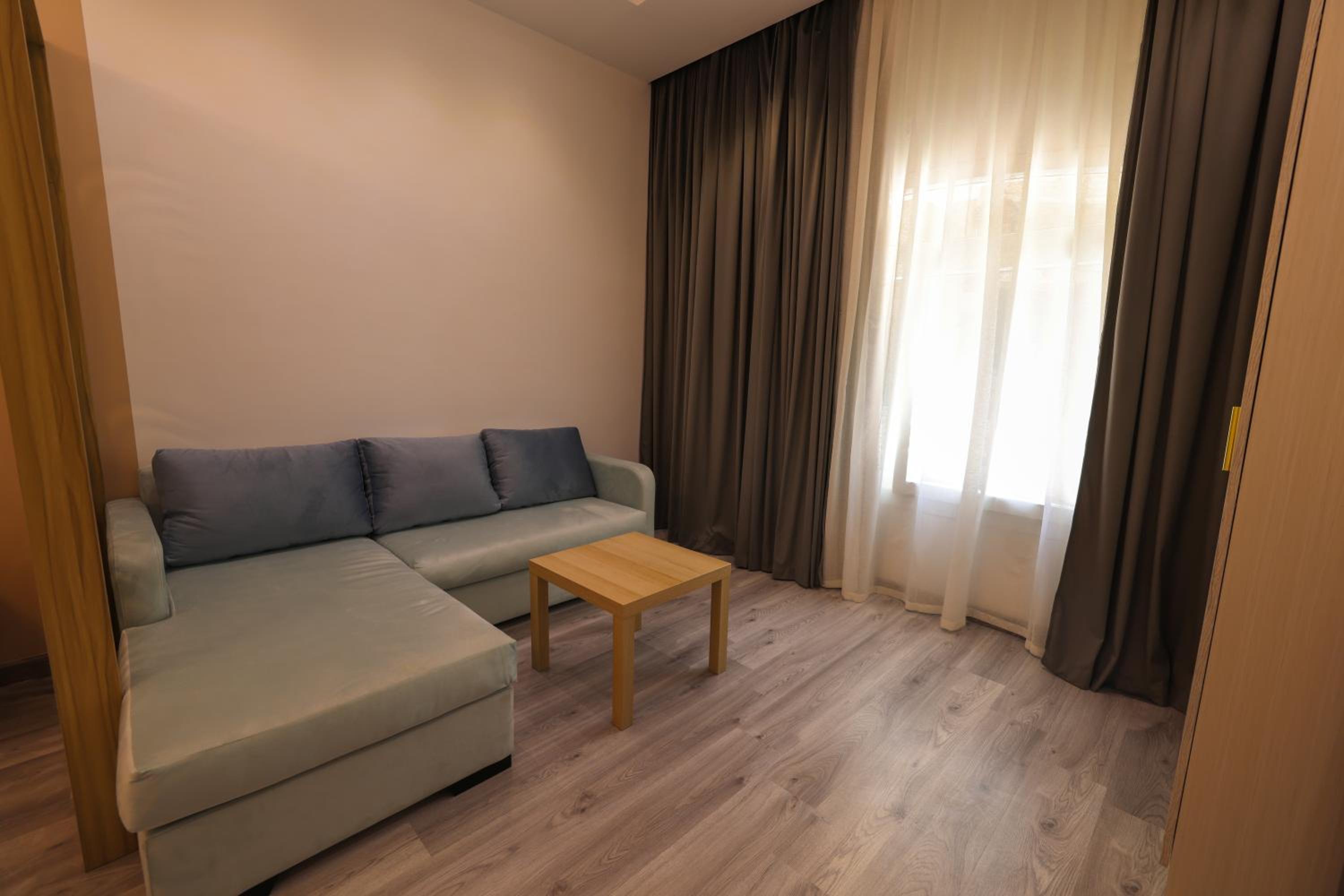 Junior Suite with Pool View photo 3