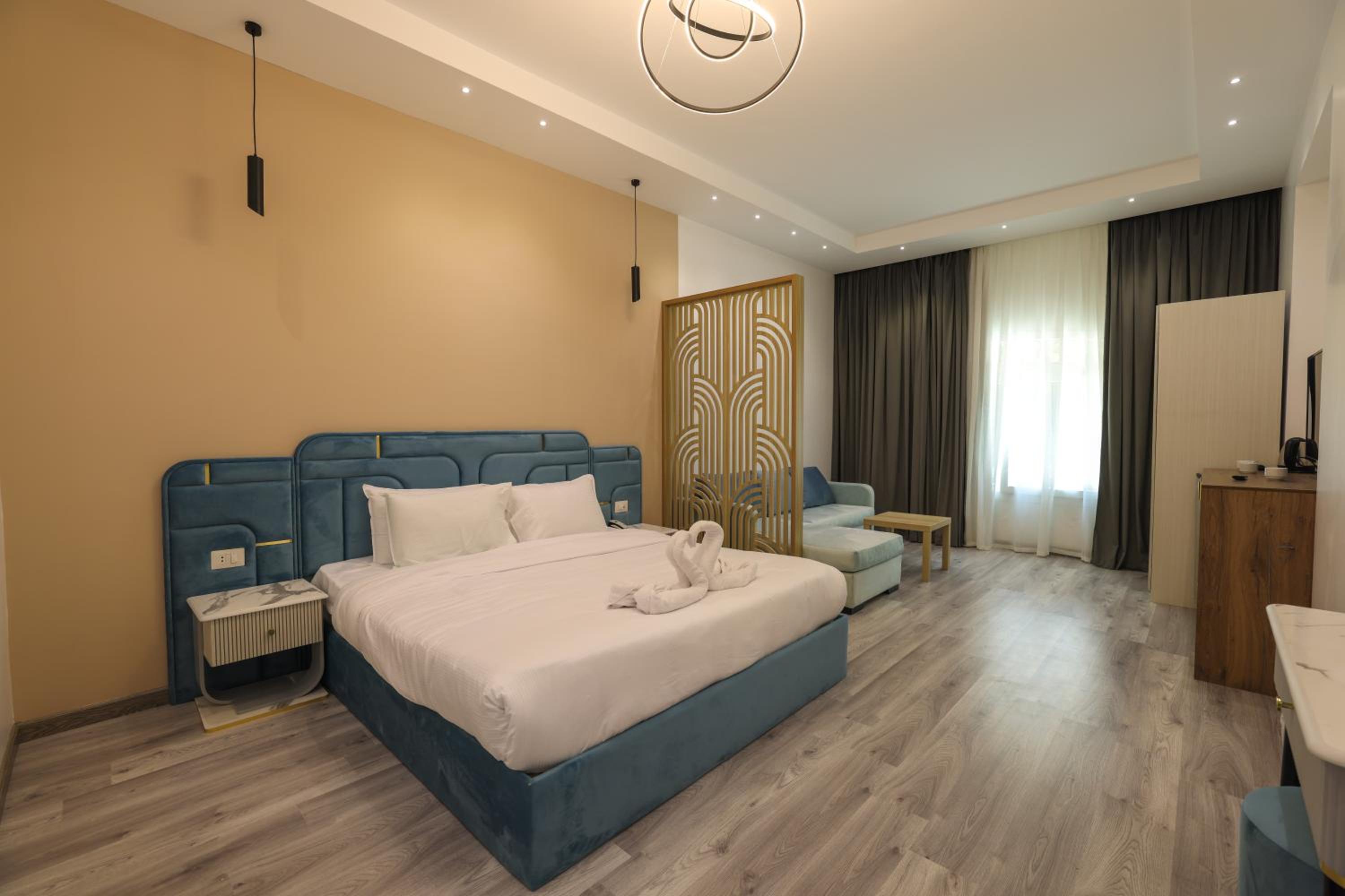 Junior Suite with Pool View photo 2