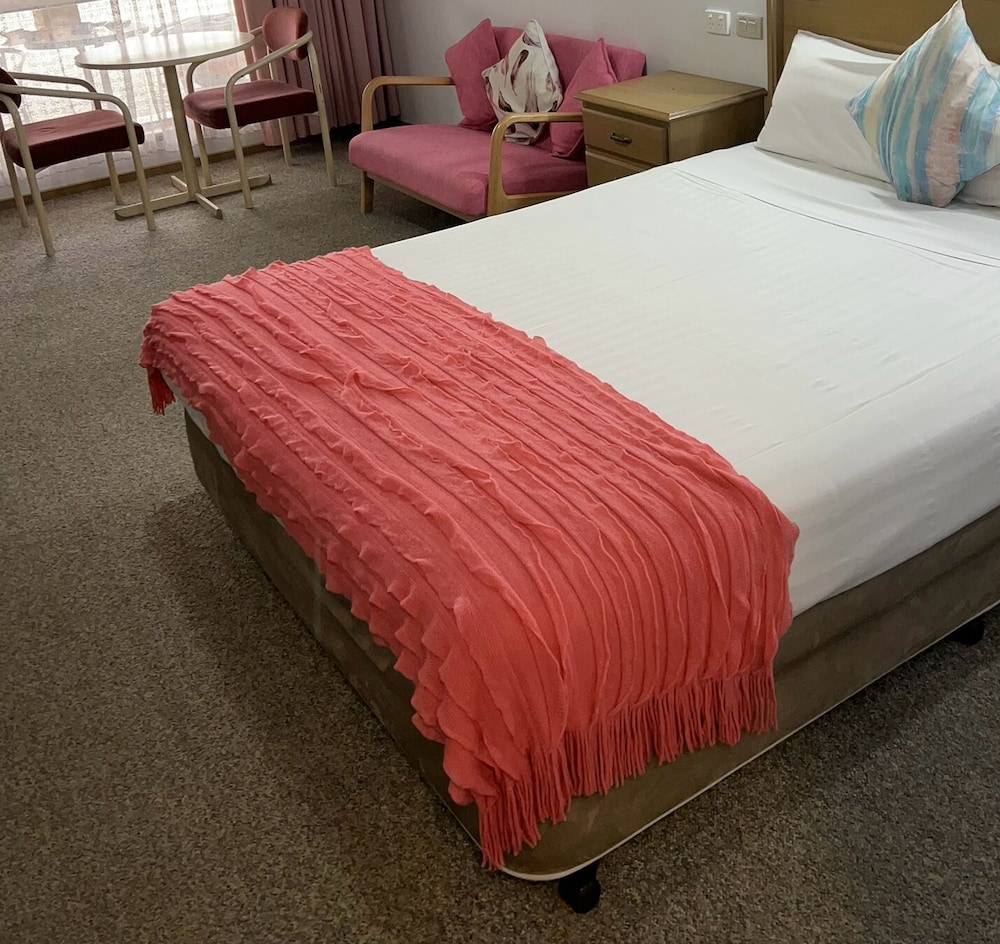 Standard Room, 1 Queen Bed