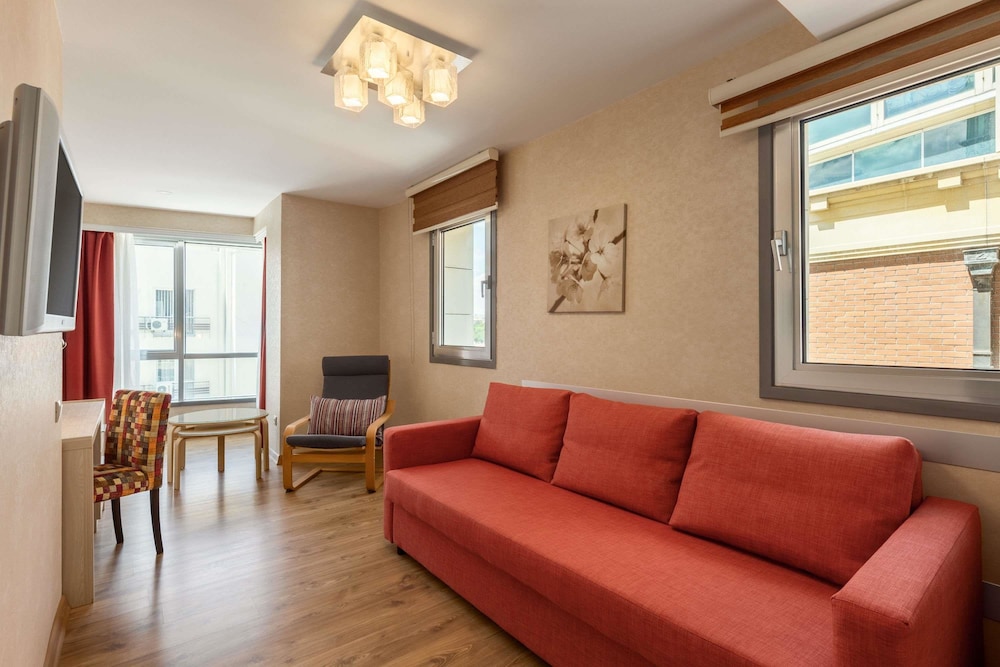 Suite, 1 Double Bed - Photo 10