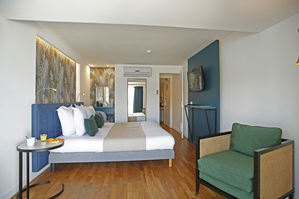 Panoramic Suite (5th Floor) photo 2