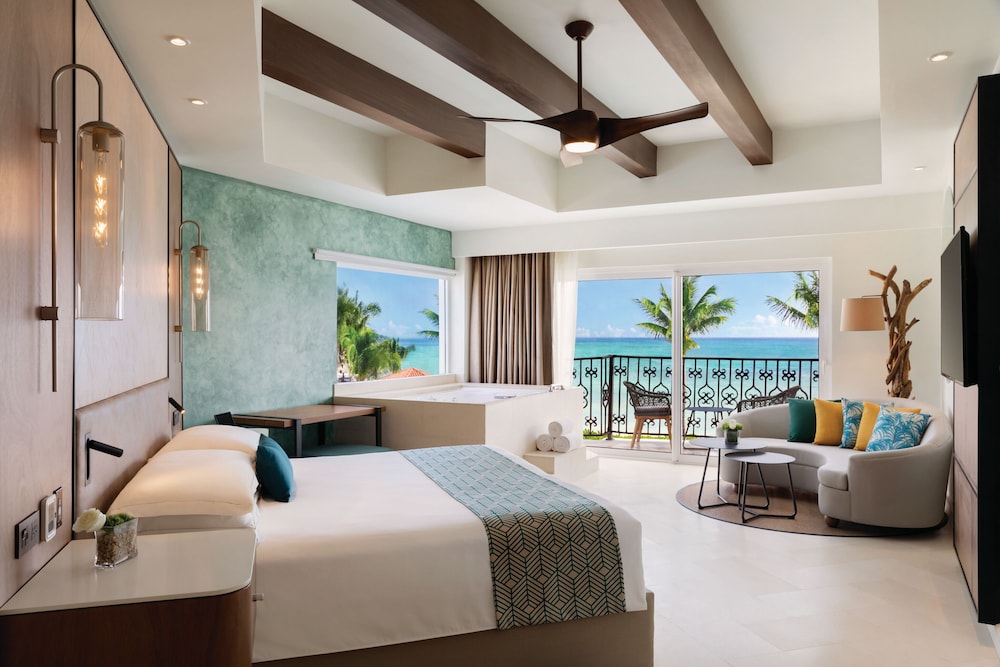 One-bedroom Suite Oceanfront - 1 King Bed