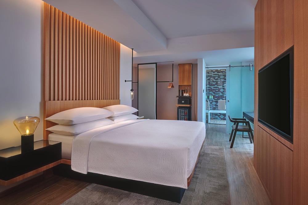 Suite, 1 King Bed photo 2