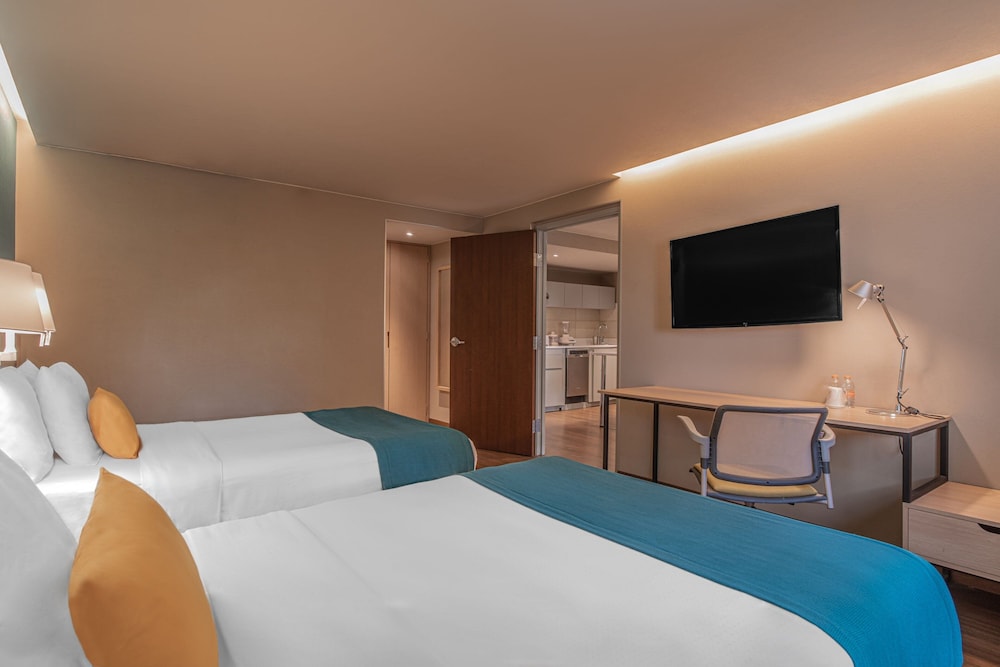 Junior Suite, 2 Double Beds - Photo 2