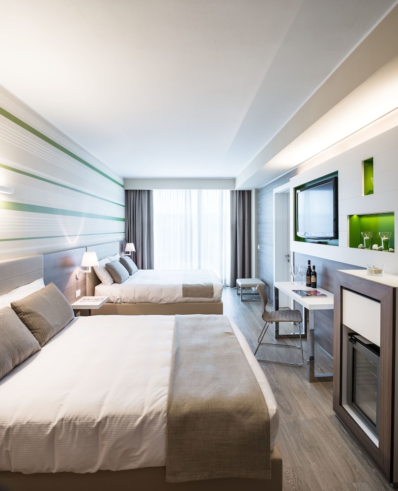 Superior Triple Room, Garden View photo 3