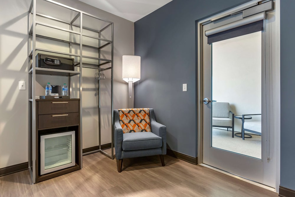 Standard Room, 1 King Bed, Accessible, Balcony (Walk-in Shower;Larger Room) - Photo 1