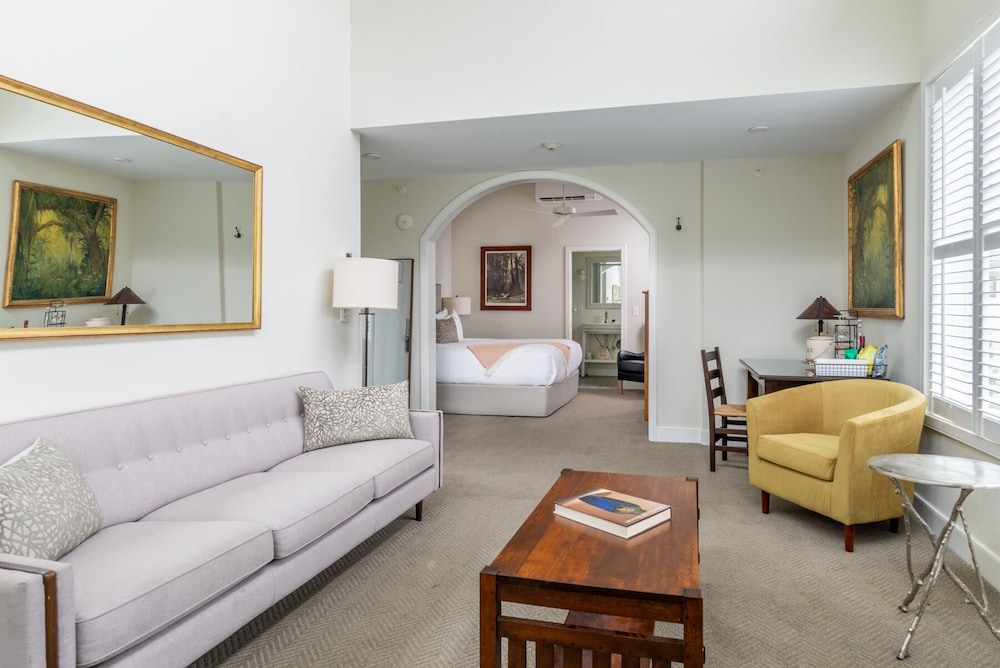 Grand Suite, 1 King Bed, Non Smoking photo 1