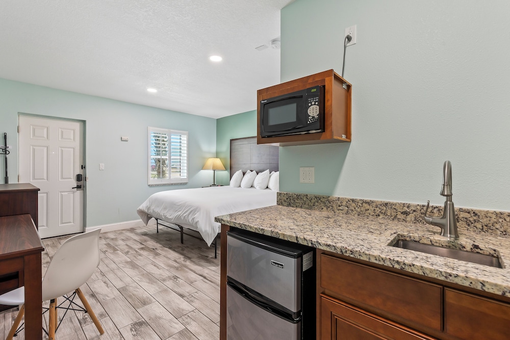 Premium King Bed, Pet Friendly, Near Beach photo 3