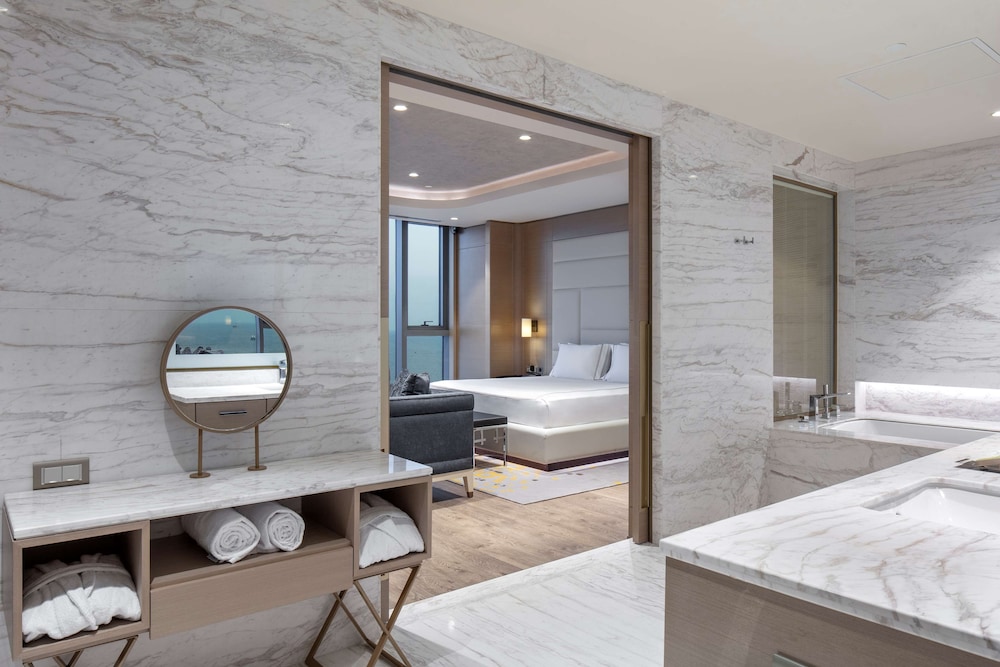 Presidential Suite thumbnail 5