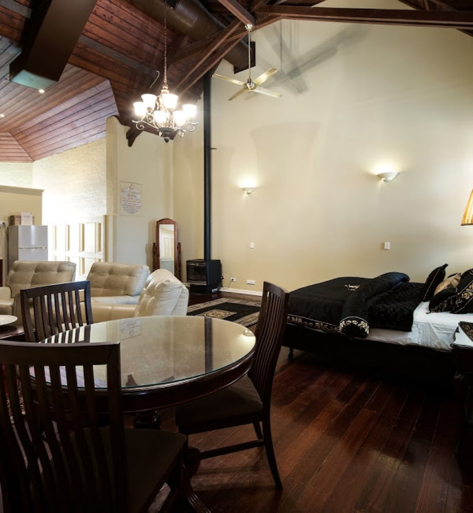 Luxury King Suite photo 2
