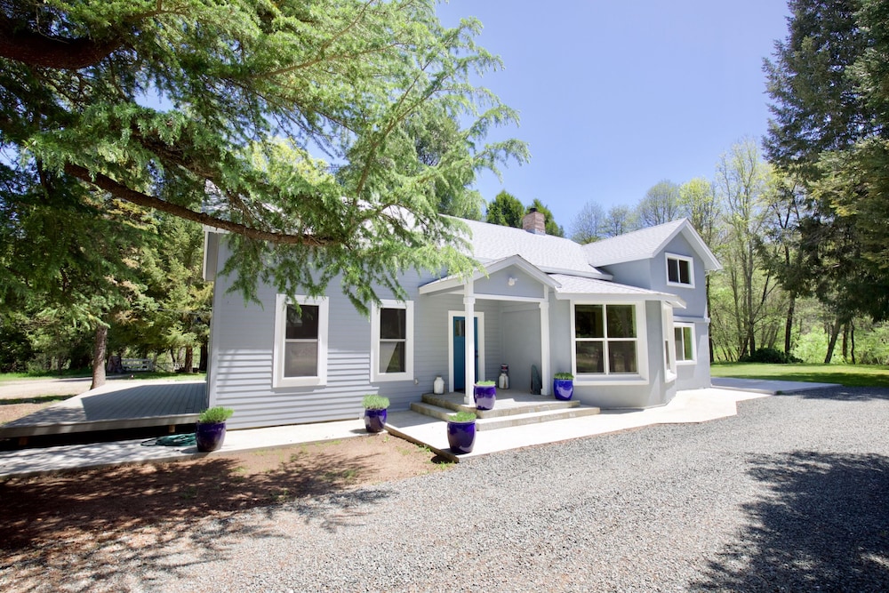 Glenbrook Lodge - Private Creekside Estate photo 1