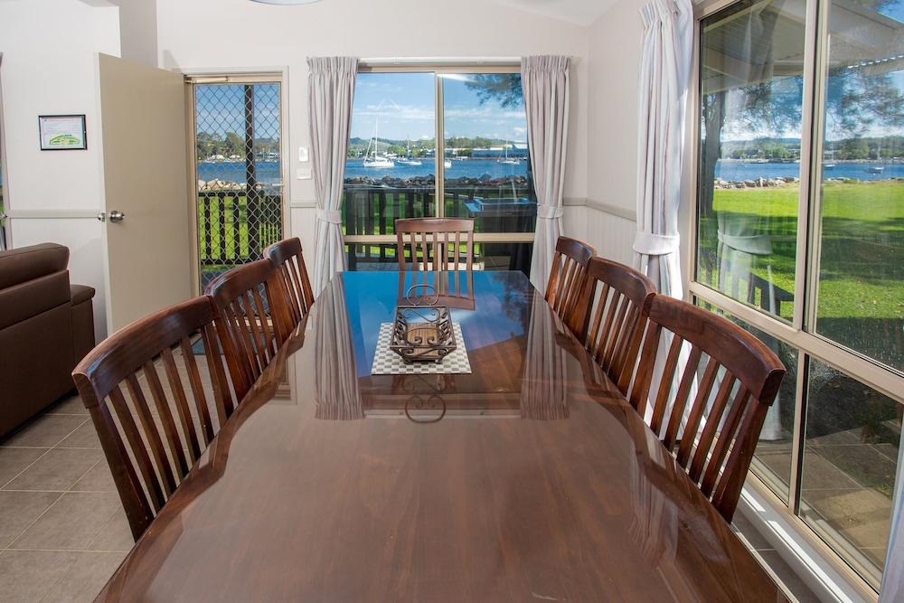 Waterfront Condo Spa photo 3