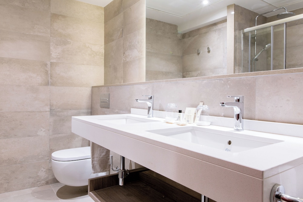 Superior Double Room, City View