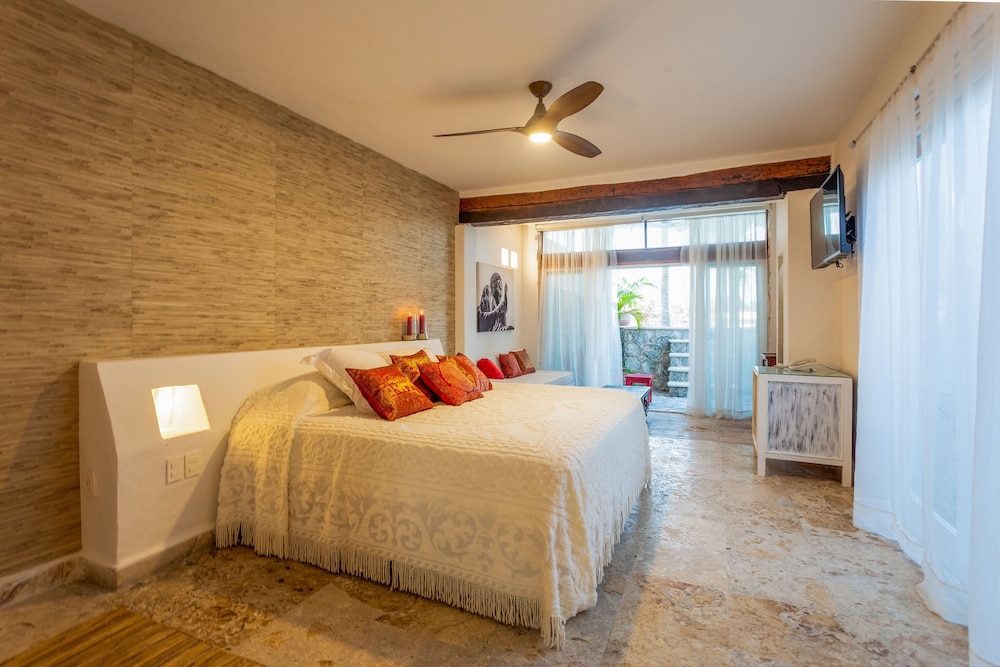 Plunge Pool Suite photo 3