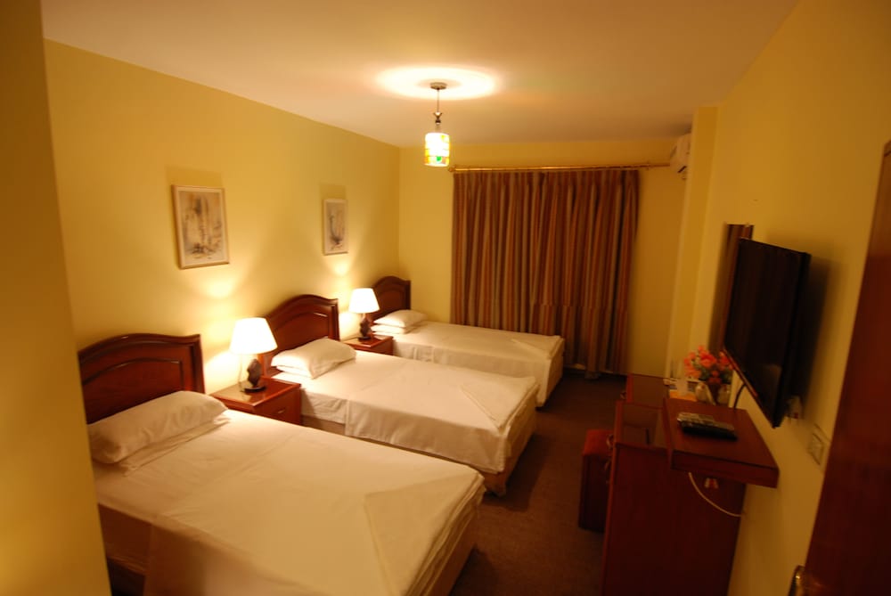 Standard Triple Room, 3 Twin Beds photo 2