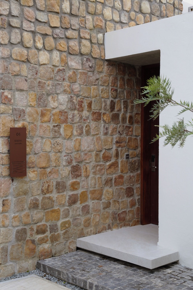 Executive Suite, Pool View photo 2