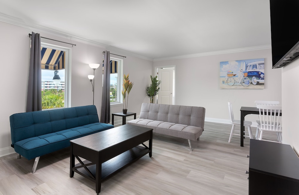 Condo, 2 Bedrooms, City View
