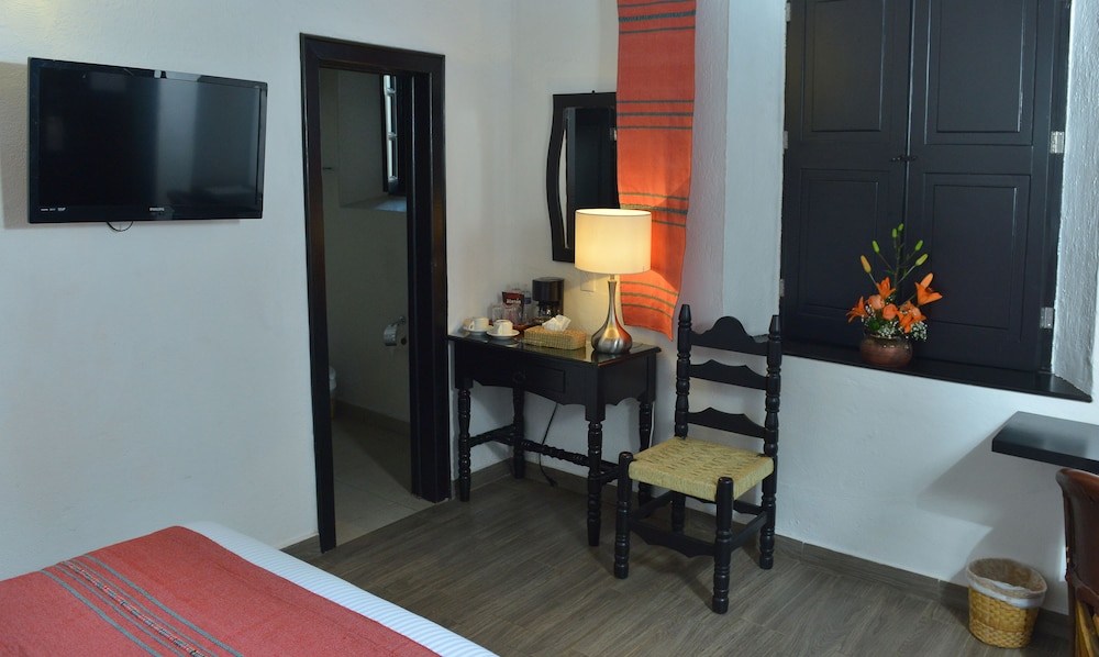 Standard Room, 2 Double Beds, Non Smoking - Photo 4