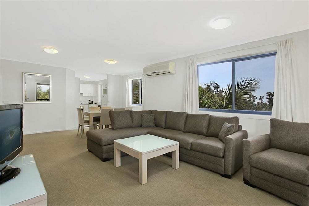 3 Bedroom Apartment Pool View photo 3