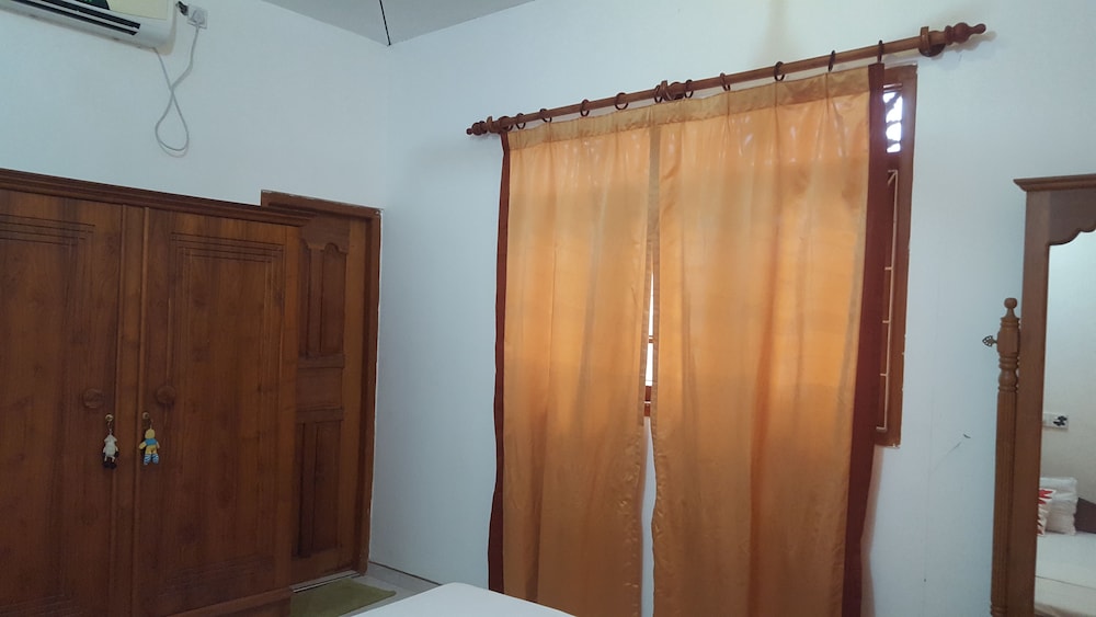 House, 3 Bedrooms photo 2