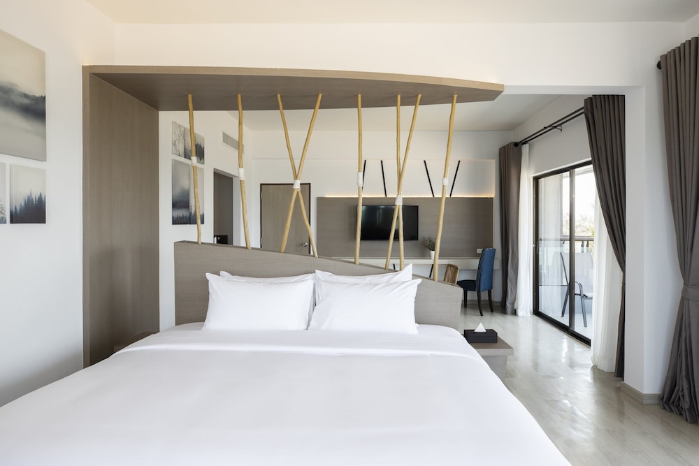 Suite, 1 King Bed (Ocean) - Photo 17