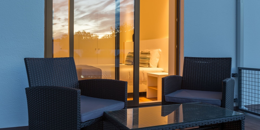 Superior Suite with Romantic Package thumbnail 6