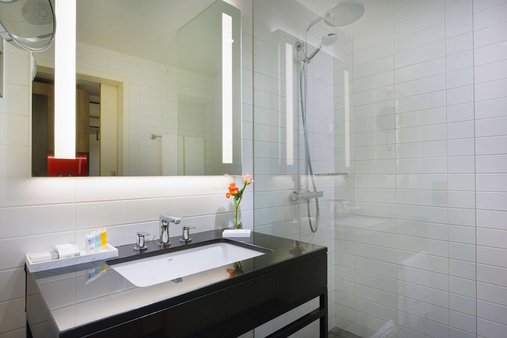 Executive Suite - Photo 3