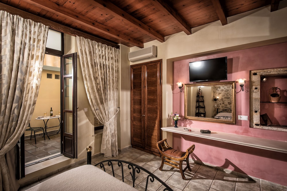 Junior Suite, 1 Bedroom - Photo 1