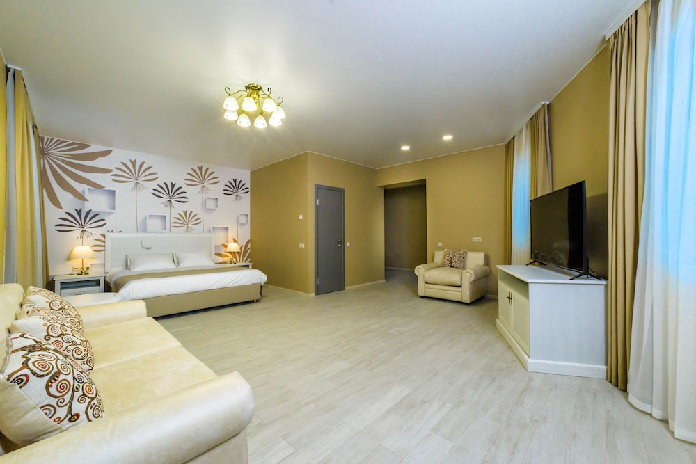 Family Room photo 3