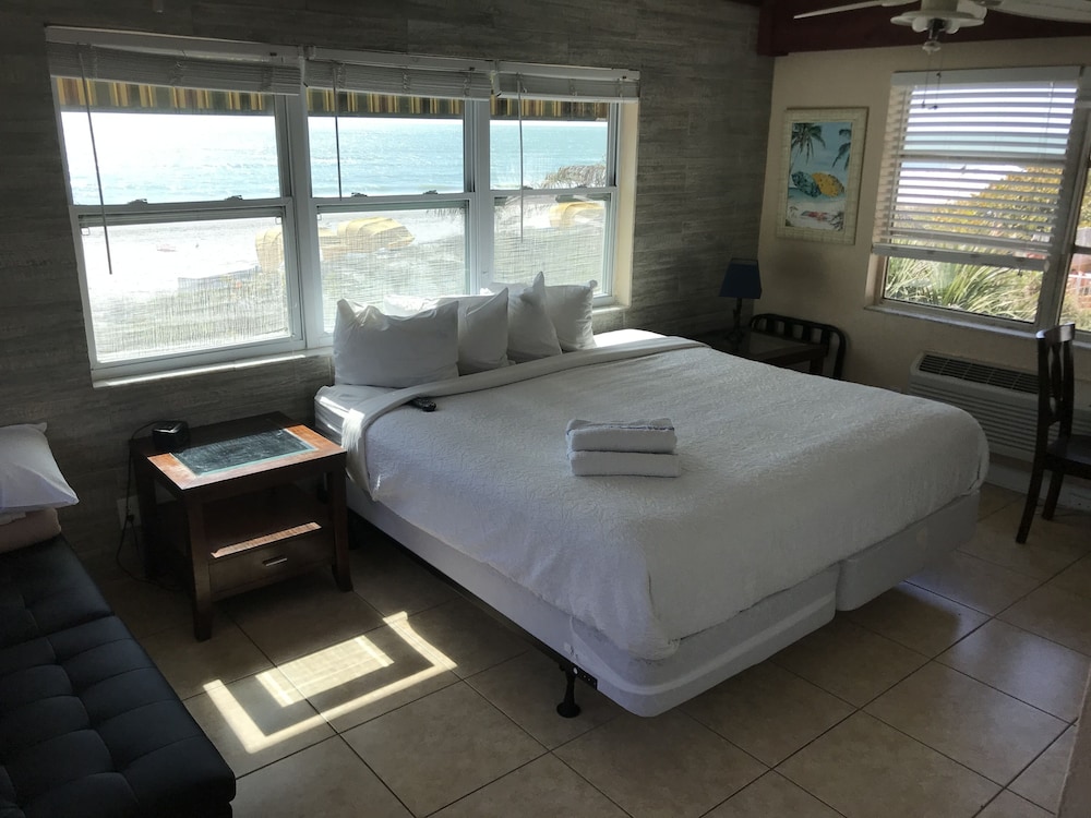 Room, 1 King Bed, Kitchen, Water view, 2nd Floor