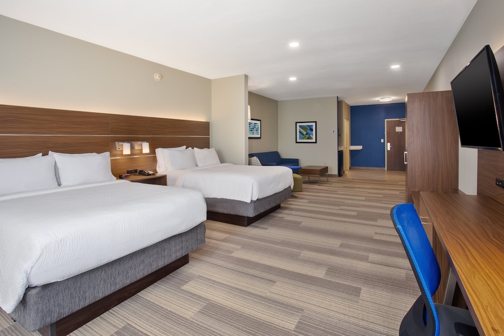Suite, Multiple Beds - Photo 1