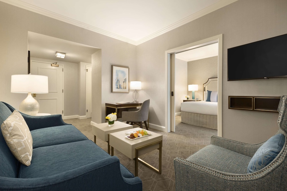 Suite, 1 King Bed with Sofa bed, City View (1 Bedroom) - Photo 7