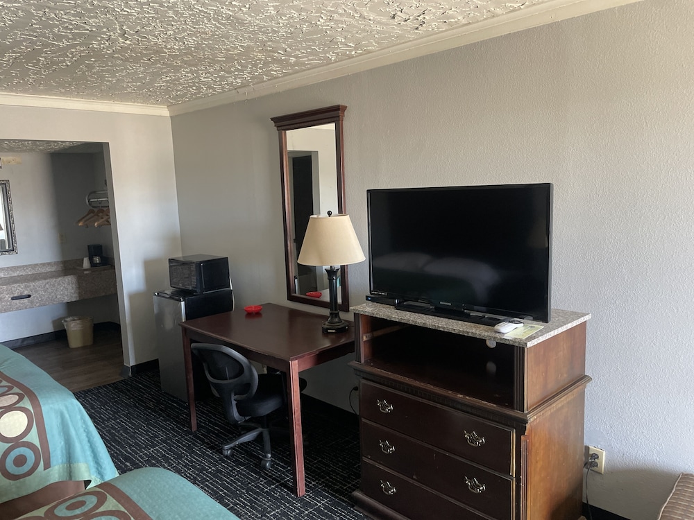 Standard Room, 2 Queen Beds, Smoking photo 1