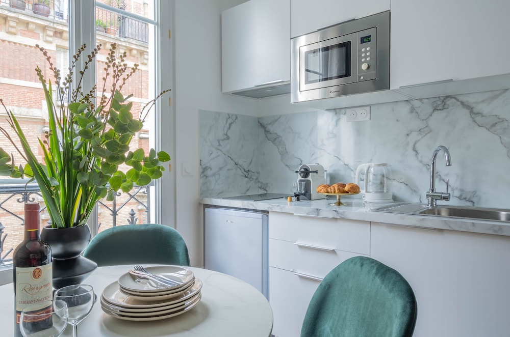 Grand Apartment, 1 Bedroom, Kitchenette (Le Belleville Chic) photo 2
