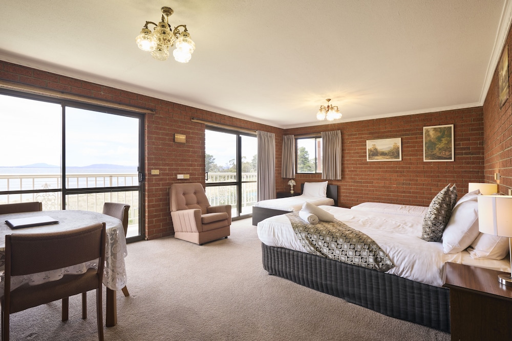 Family Room, Balcony (Spa Room - Family 4)