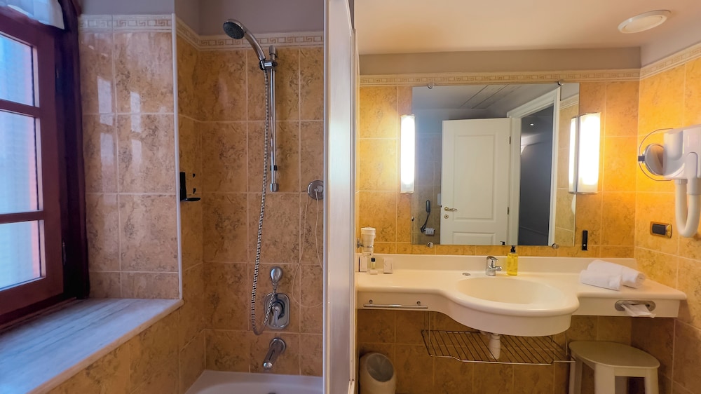 Superior Room - Photo 7