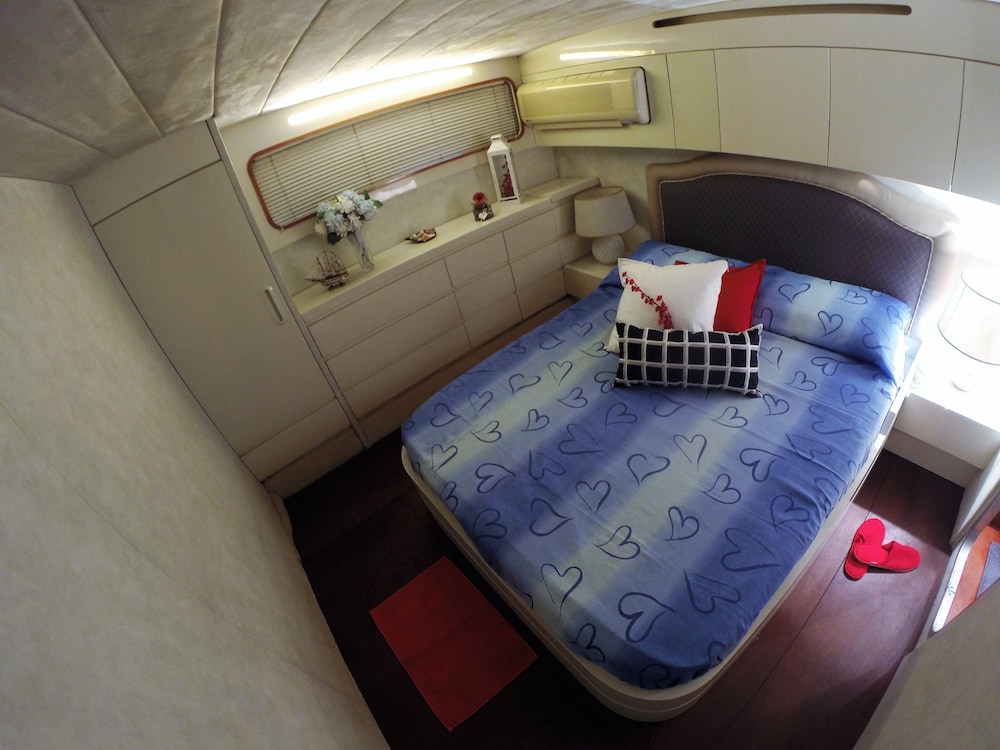 Deluxe Suite, 3 Bedrooms (Yacht)