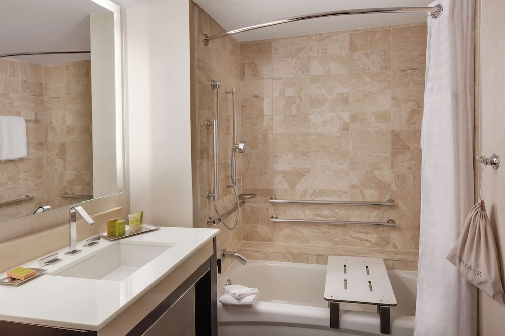 Room, 2 Double Beds, Accessible, Bathtub (Mobility &  Hearing) - Photo 5