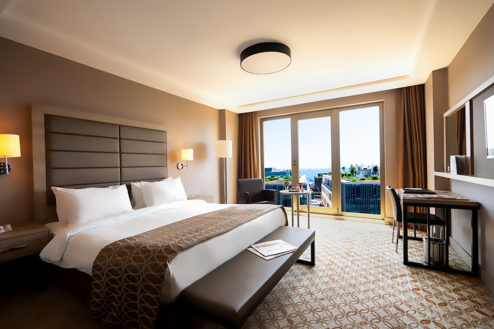 Superior Room, Partial Sea View photo 2
