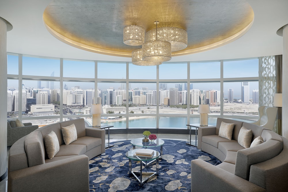 Royal Suite photo 2