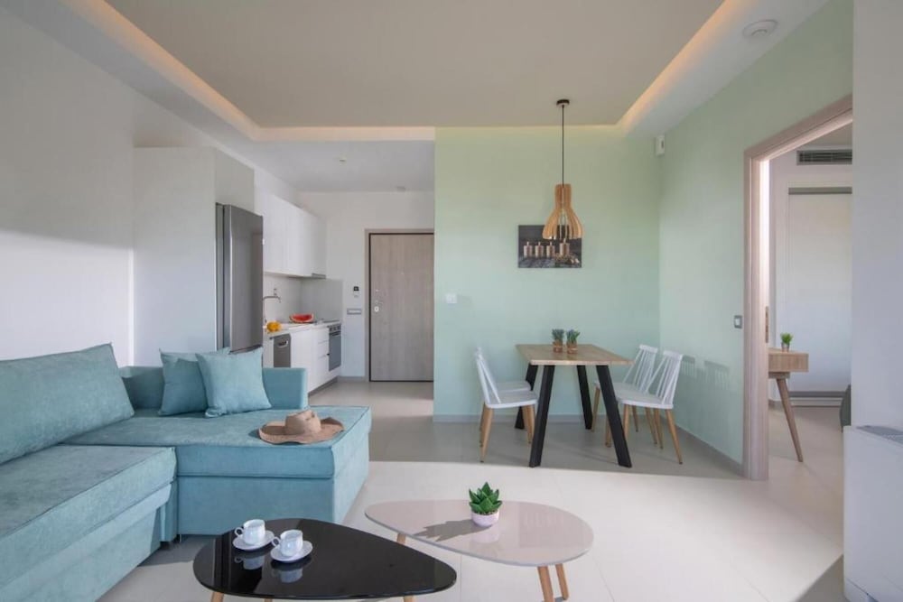 Villa, Smoking photo 1