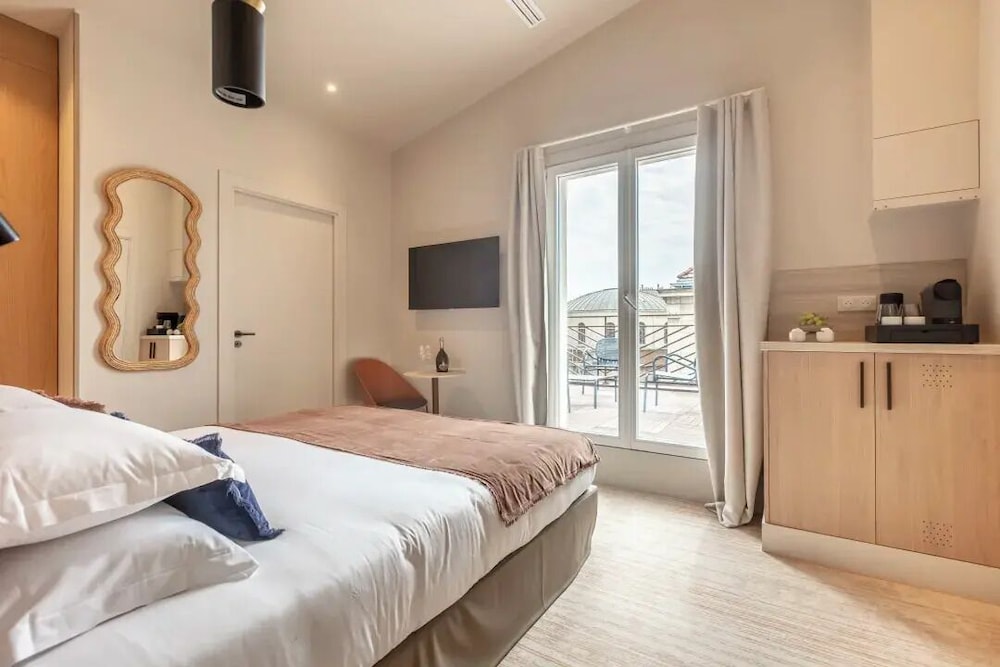 Deluxe Double Room photo 3