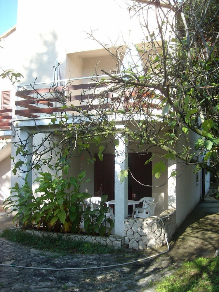 Apartment (Maja  - affordable with parking - A3-)
