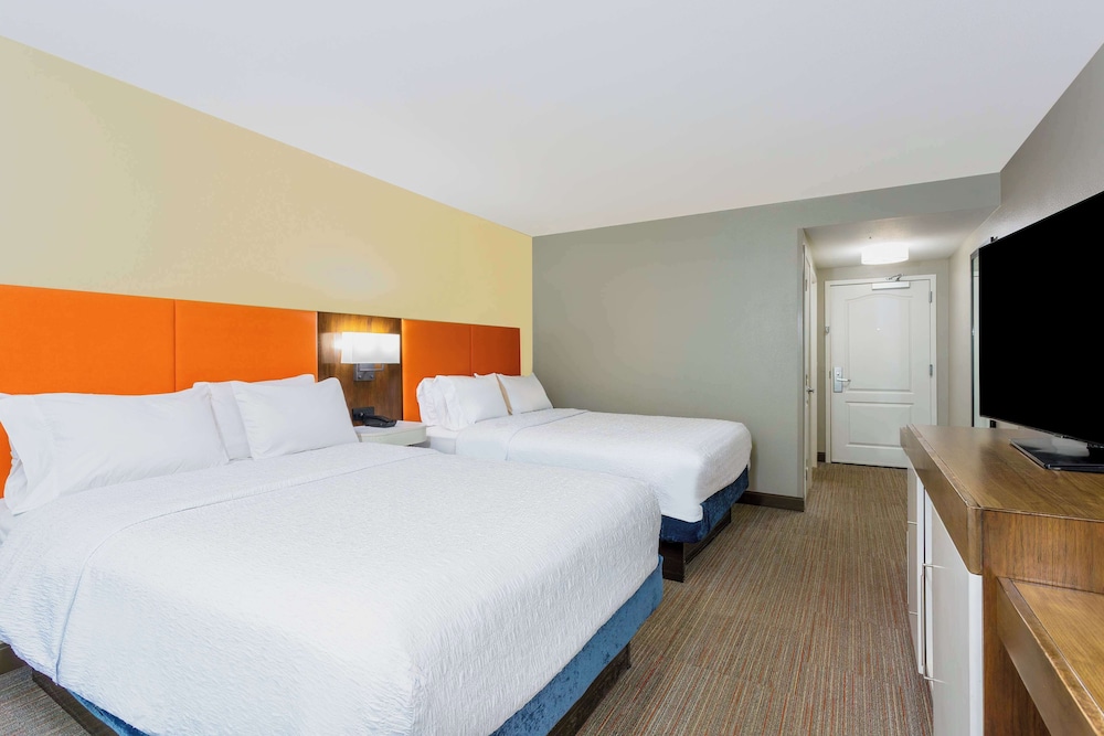Two Queen Beds, Non-Smoking, Accessible with Roll-In Shower - Photo 2
