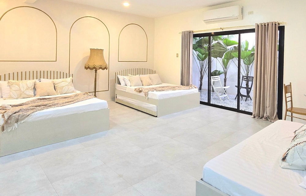 Luxury Room, Lanai, Pool View