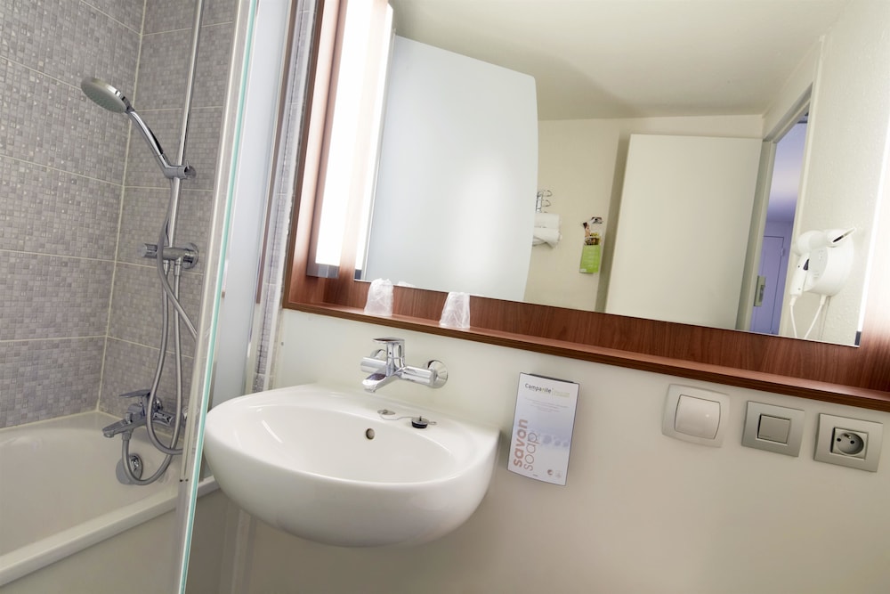 Standard Room, 2 Twin Beds - Photo 5