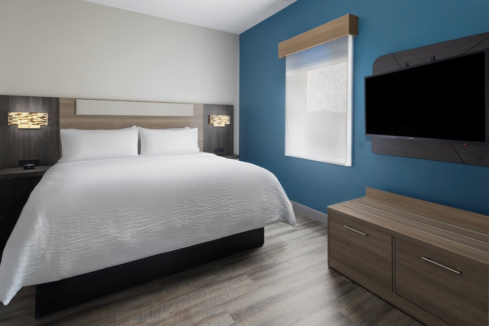 Suite, 1 Bedroom - Photo 1